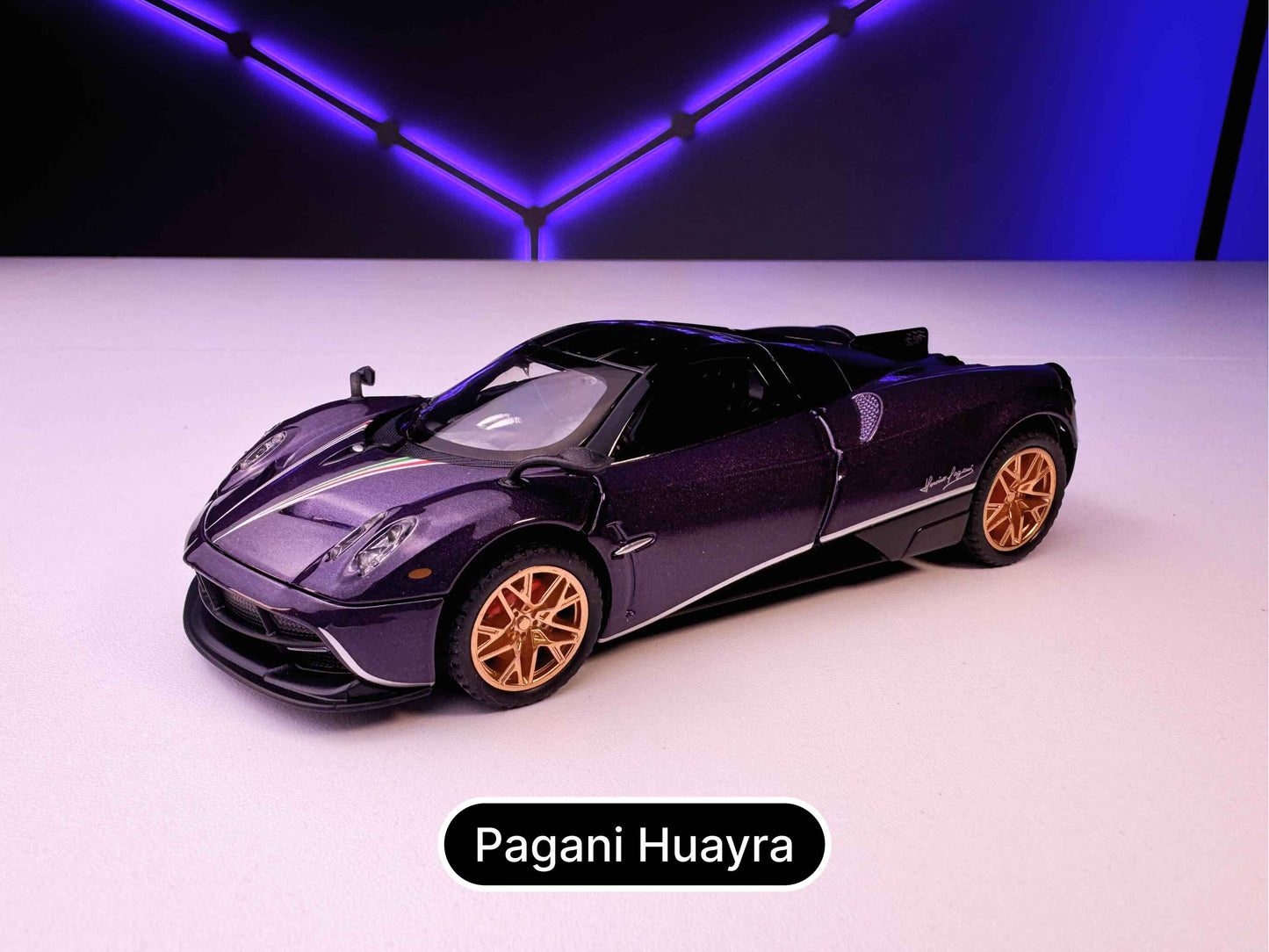 1:32 Pagani Huayra, Detailed and Fully Openable Scale Mode